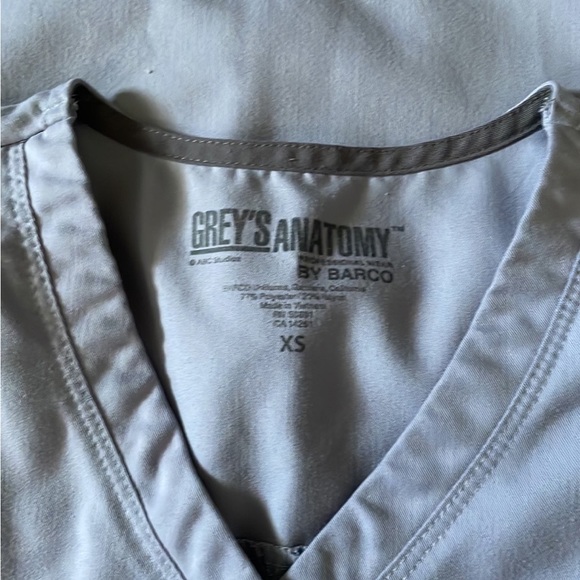 Grey’s Anatomy scrub top - Picture 2 of 3